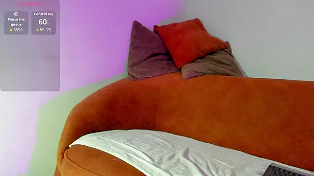 LoganTwink18 online show from October 11, 5:06 pm