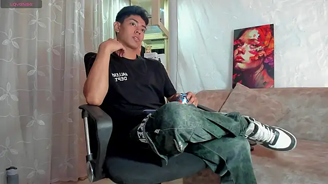 LoganTwink18 online show from March 24, 1:49 pm