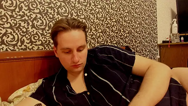 romiosabrino online show from April 16, 8:31 pm