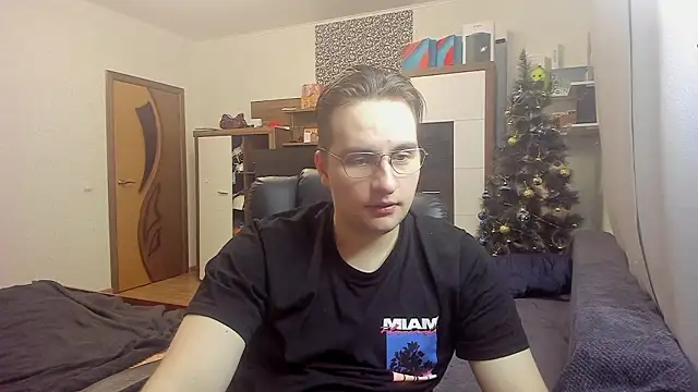 romiosabrino online show from February 19, 4:36 pm