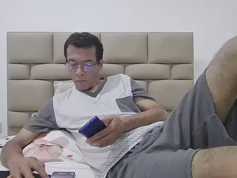 skinnylatino51 online show from February 12, 2:17 am