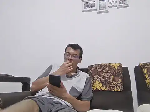skinnylatino51 online show from July 17, 1:35 am