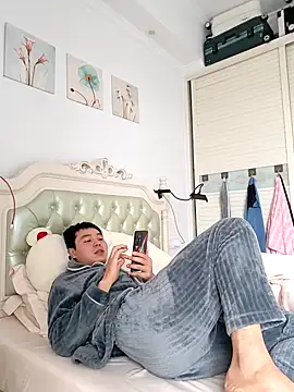 Snapshot of defgghj chatting on October 24, 8:27 am defgghj online show from October 24, 8:27 am