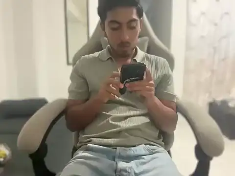 Snapshot of millan_32 chatting on September 30, 11:52 pm millan 32 online show from September 30, 11:52 pm