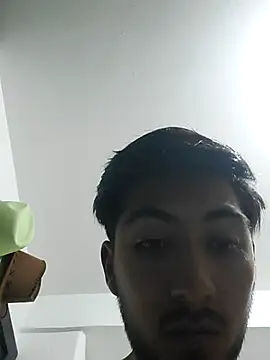 Snapshot of millan_32 chatting on October 12, 10:09 am millan 32 online show from October 12, 10:09 am