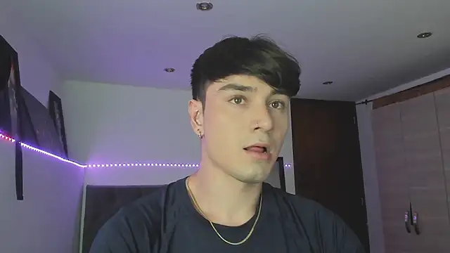 Snapshot of stevve_14 chatting on October 7, 5:22 am stevve 14 online show from October 7, 5:22 am