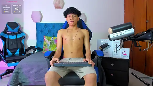 Snapshot of _taylor_black chatting on September 24, 9:13 pm  taylor black online show from September 24, 9:13 pm