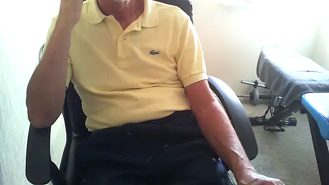 Snapshot of rogpb chatting on October 12, 1:05 pm rogpb online show from October 12, 1:05 pm