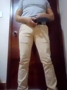 Snapshot of hotmanxxx84 chatting on October 9, 9:31 pm hotmanxxx84 online show from October 9, 9:31 pm