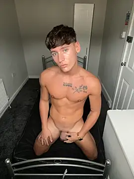 Snapshot of naughtyboy0124 chatting on October 1, 2:43 pm naughtyboy0124 online show from October 1, 2:43 pm