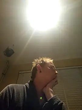 Snapshot of piercingpik chatting on September 26, 9:34 pm piercingpik online show from September 26, 9:34 pm