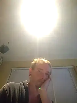 Snapshot of piercingpik chatting on October 14, 6:59 pm piercingpik online show from October 14, 6:59 pm