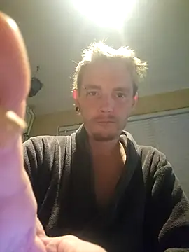 Snapshot of piercingpik chatting on October 20, 8:24 pm piercingpik online show from October 20, 8:24 pm