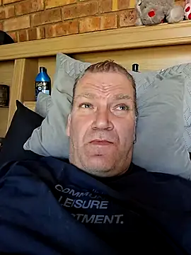 wallacelegend online show from February 3, 11:15 am