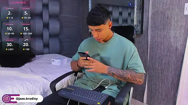 jaze bradley online show from November 11, 11:37 am