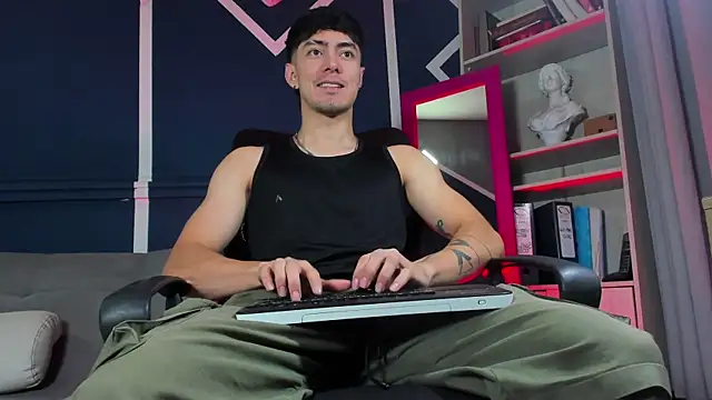 etham wolf  online show from December 16, 12:34 pm