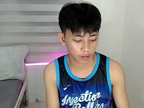 Snapshot of ynotyu chatting on October 4, 3:28 pm ynotyu online show from October 4, 3:28 pm