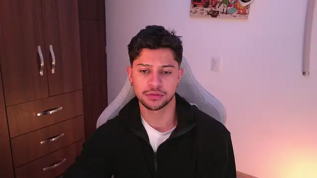 domsantiago  online show from December 17, 1:46 am