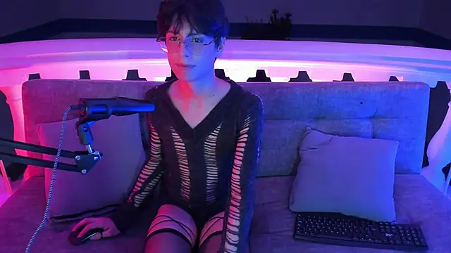 Snapshot of luixdust_ chatting on September 25, 5:50 am luixdust  online show from September 25, 5:50 am