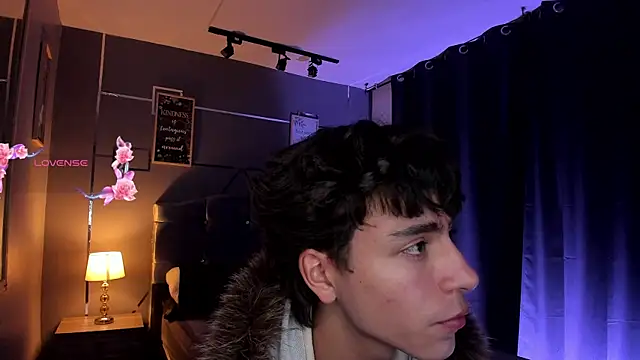 Snapshot of Christopher_77 chatting on September 24, 12:14 pm Christopher 77 online show from September 24, 12:14 pm