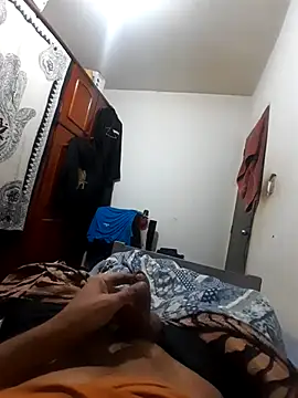 Snapshot of RobertoVip77 chatting on October 23, 10:51 am RobertoVip77 online show from October 23, 10:51 am