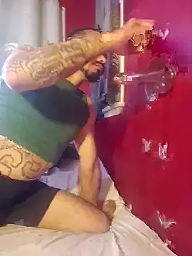 Snapshot of Cnutt310 chatting on October 18, 7:52 pm Cnutt310 online show from October 18, 7:52 pm