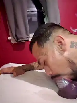 Snapshot of Cnutt310 chatting on September 21, 11:49 pm Cnutt310 online show from September 21, 11:49 pm