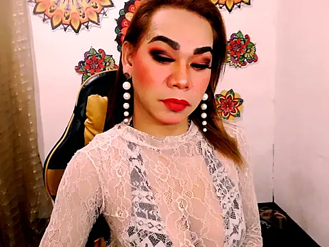 Snapshot of xxMistressWildKimxx chatting on October 25, 2:35 am xxMistressWildKimxx online show from October 25, 2:35 am