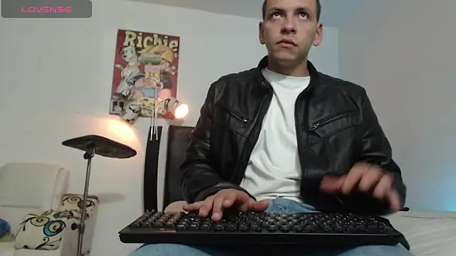 Thomasjons  online show from May 24, 2:39 am