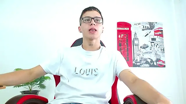 Snapshot of Cumandres18 chatting on September 23, 2:16 pm Cumandres18 online show from September 23, 2:16 pm