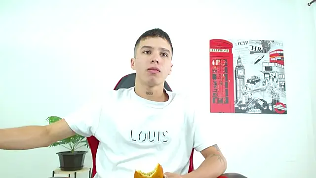 Snapshot of Cumandres18 chatting on October 7, 2:21 pm Cumandres18 online show from October 7, 2:21 pm