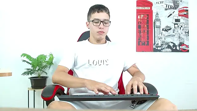 Snapshot of Cumandres18 chatting on September 13, 2:29 pm Cumandres18 online show from September 13, 2:29 pm