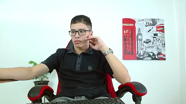 Snapshot of Cumandres18 chatting on September 11, 2:27 pm Cumandres18 online show from September 11, 2:27 pm