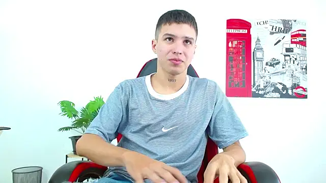 Snapshot of Cumandres18 chatting on October 8, 2:32 pm Cumandres18 online show from October 8, 2:32 pm