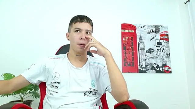 Snapshot of Cumandres18 chatting on September 19, 2:06 pm Cumandres18 online show from September 19, 2:06 pm