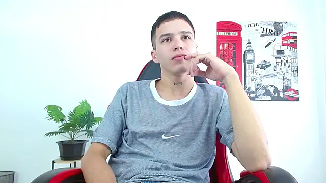 Snapshot of Cumandres18 chatting on October 18, 2:22 pm Cumandres18 online show from October 18, 2:22 pm