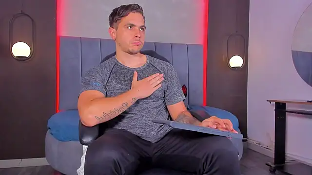 Liam walk  online show from April 17, 10:23 pm