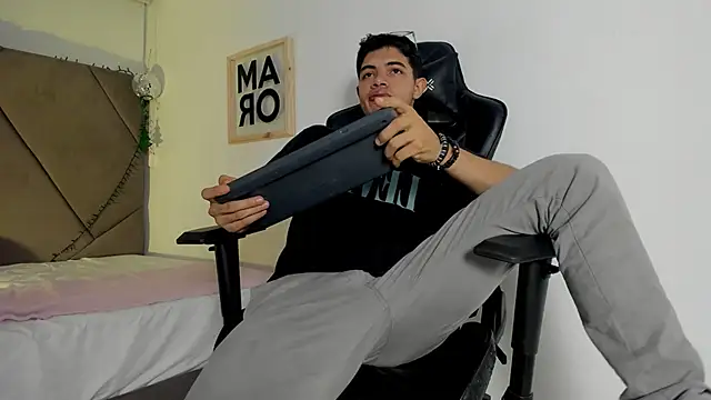 andrew colleman online show from December 22, 7:33 pm