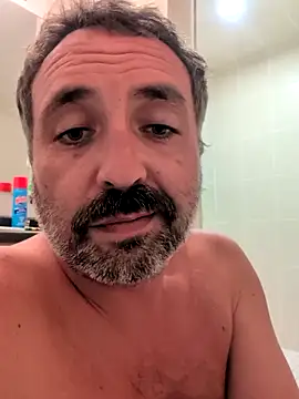 Snapshot of cloudymatt chatting on October 11, 8:46 pm cloudymatt online show from October 11, 8:46 pm