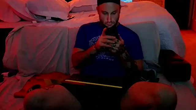 Luv2SuckBWC92 online show from October 6, 4:28 am