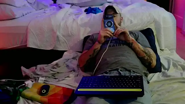 Luv2SuckBWC92 online show from October 2, 7:12 am