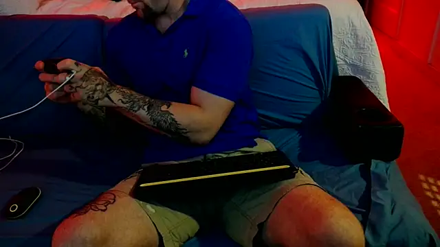 Luv2SuckBWC92 online show from October 8, 5:12 am