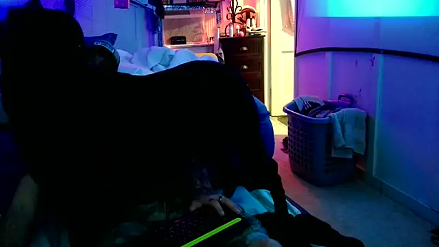 Luv2SuckBWC92 online show from September 23, 2:00 am