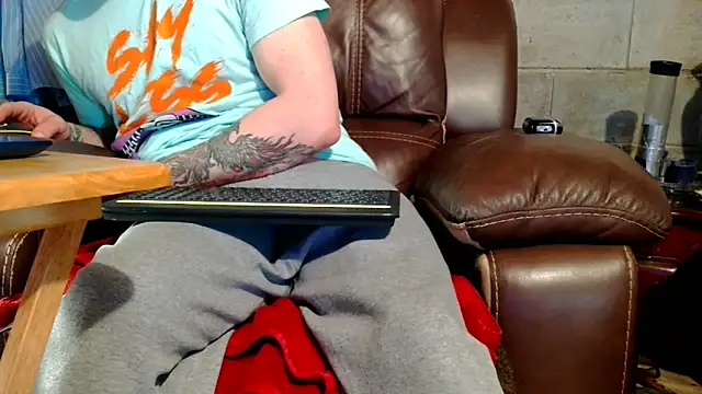 Luv2SuckBWC92 online show from December 22, 7:00 pm