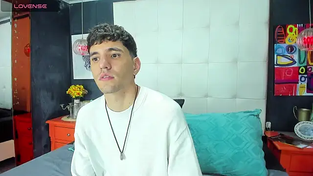 Snapshot of Matteo12_ chatting on October 4, 4:17 am Matteo12  online show from October 4, 4:17 am