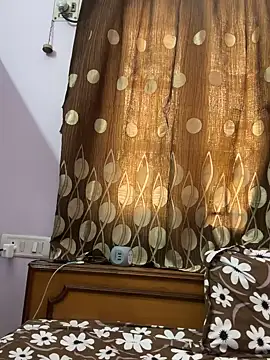 VVcouple online show from December 5, 7:15 am