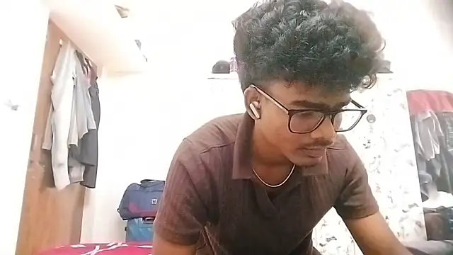 Snapshot of Rahulisagoodguy chatting on October 11, 10:19 am Rahulisagoodguy online show from October 11, 10:19 am