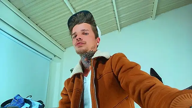 Snapshot of Gold_Loyal77 chatting on September 9, 2:00 am Gold Loyal77 online show from September 9, 2:00 am