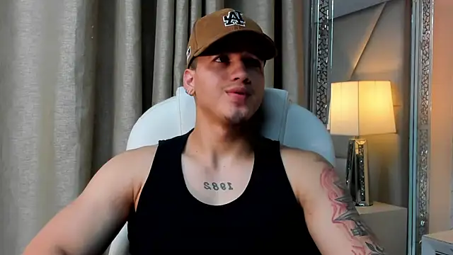 Snapshot of rocoo_santos chatting on October 25, 11:39 pm rocoo santos online show from October 25, 11:39 pm