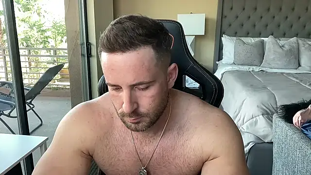 brettmycles28 online show from November 26, 9:51 pm